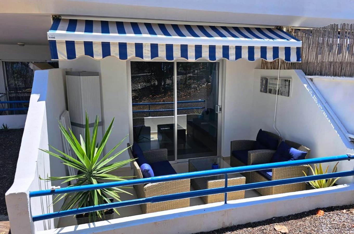 Blue Bay Paradise - Beach Front Apartment With Sea View プラヤ・パライソ エクステリア 写真